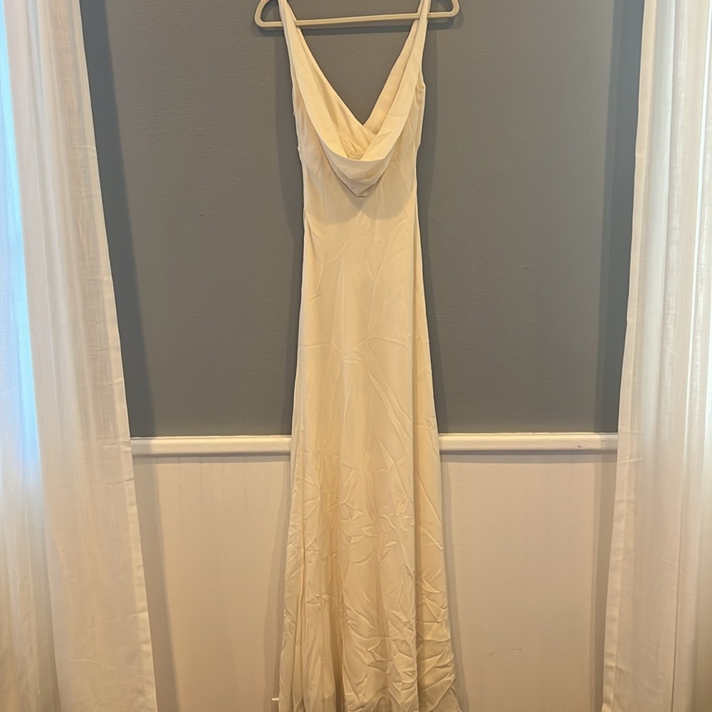 Elegant V-Neck Cream Wedding Dress - Picture 5 of 6